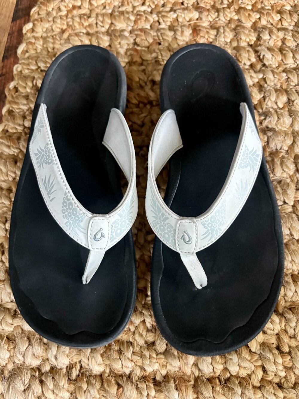OluKai ‘Ohana Bright White Pineapple Hua Flip Flop Sandals